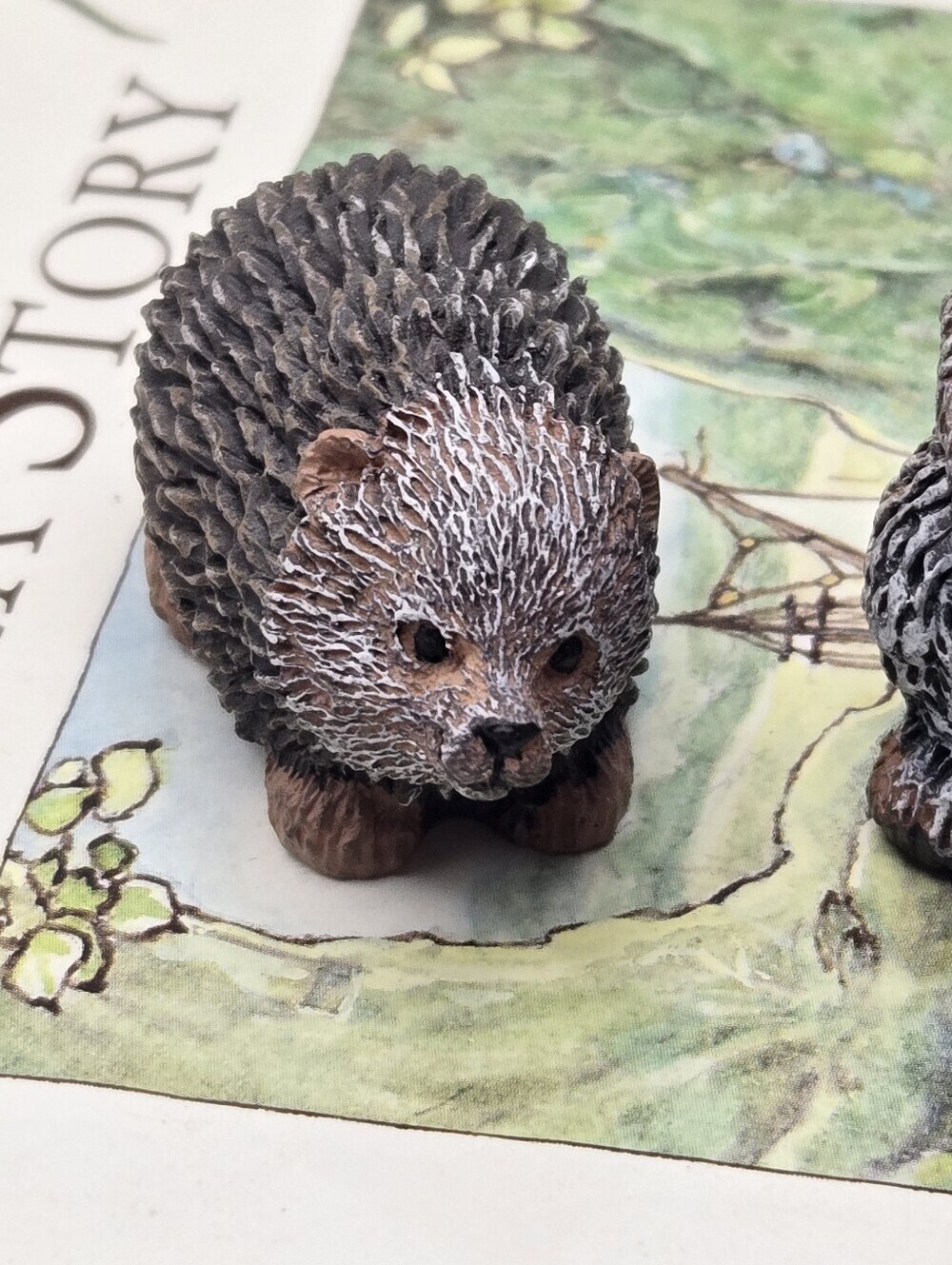 Vintage Young's Resin Hedgehog Lot Of 2 Miniature - Picture 3 of 11